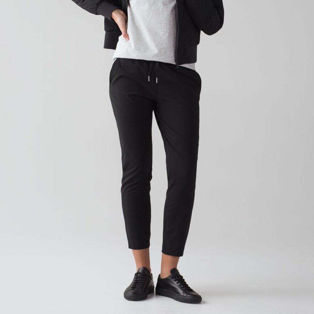 Like New! Lululemon On The Fly Pant *Woven 28" Black  - Size 4